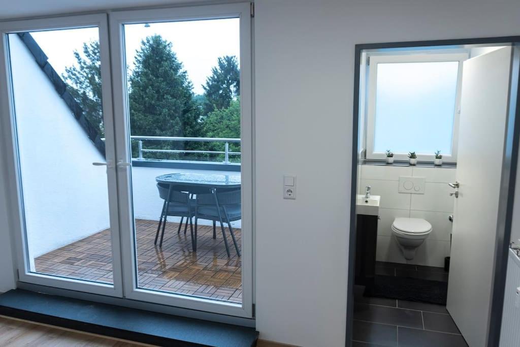 Moderne Ferienwohnung In Gelsenkirchen-Schalke Fuer 1 Bis 7 Personen Mit Terrasse, Ideal Fuer Gruppen & Stadionbesuche ภายนอก รูปภาพ