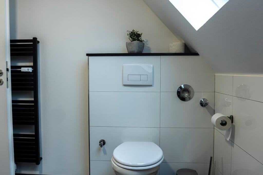 Moderne Ferienwohnung In Gelsenkirchen-Schalke Fuer 1 Bis 7 Personen Mit Terrasse, Ideal Fuer Gruppen & Stadionbesuche ภายนอก รูปภาพ