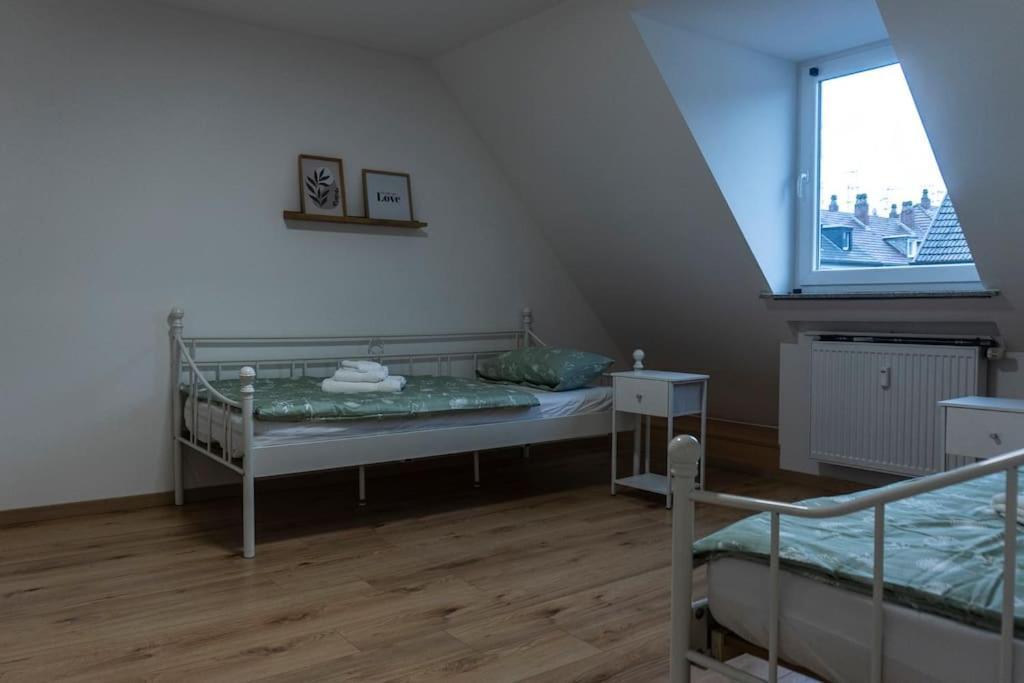 Moderne Ferienwohnung In Gelsenkirchen-Schalke Fuer 1 Bis 7 Personen Mit Terrasse, Ideal Fuer Gruppen & Stadionbesuche ภายนอก รูปภาพ