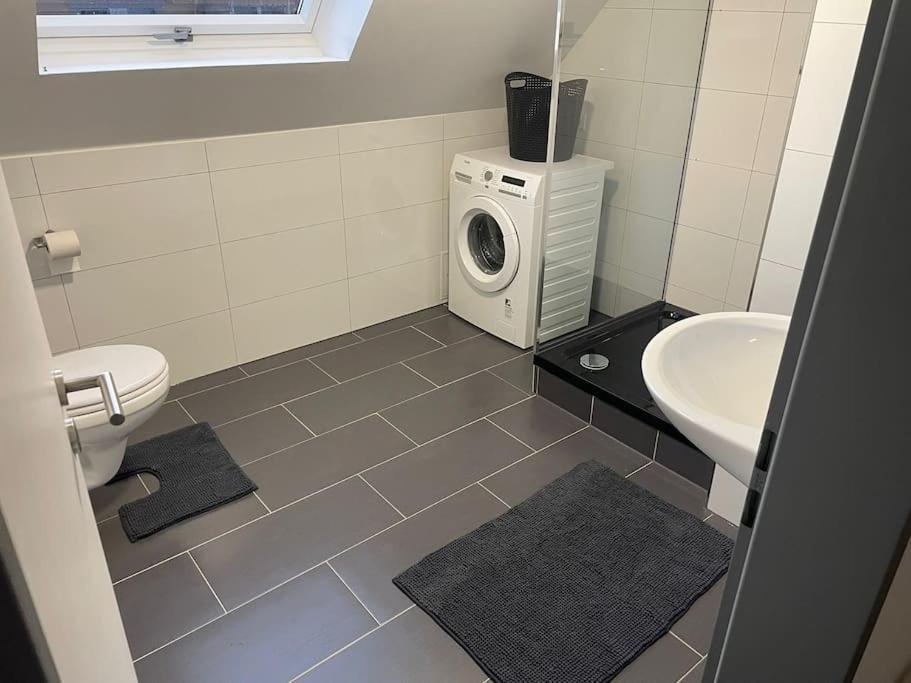 Moderne Ferienwohnung In Gelsenkirchen-Schalke Fuer 1 Bis 7 Personen Mit Terrasse, Ideal Fuer Gruppen & Stadionbesuche ภายนอก รูปภาพ