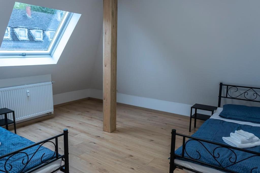 Moderne Ferienwohnung In Gelsenkirchen-Schalke Fuer 1 Bis 7 Personen Mit Terrasse, Ideal Fuer Gruppen & Stadionbesuche ภายนอก รูปภาพ