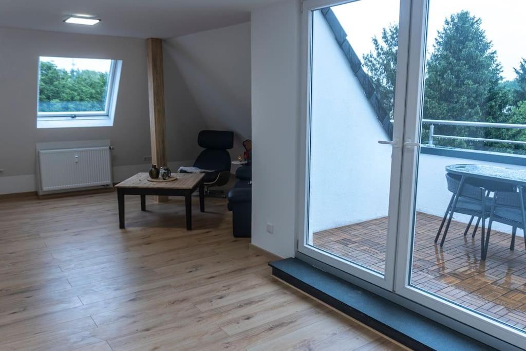 Moderne Ferienwohnung In Gelsenkirchen-Schalke Fuer 1 Bis 7 Personen Mit Terrasse, Ideal Fuer Gruppen & Stadionbesuche ภายนอก รูปภาพ