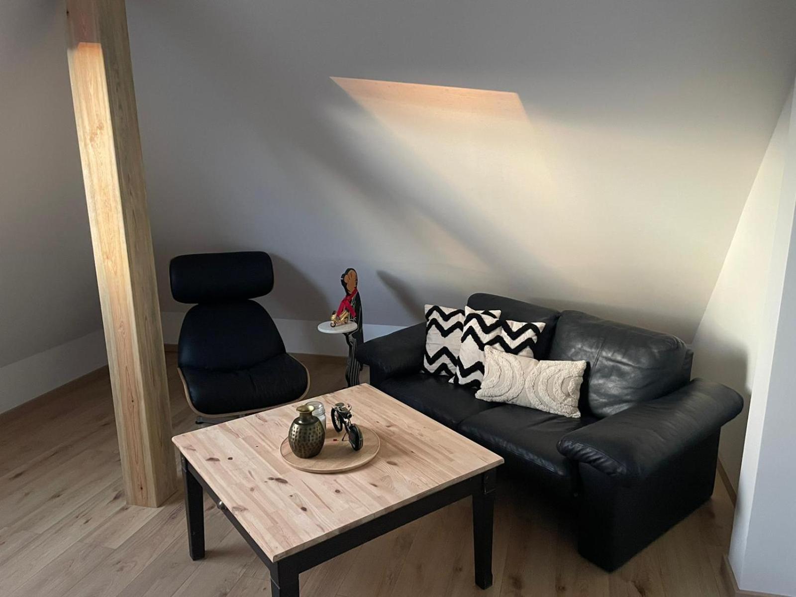 Moderne Ferienwohnung In Gelsenkirchen-Schalke Fuer 1 Bis 7 Personen Mit Terrasse, Ideal Fuer Gruppen & Stadionbesuche ภายนอก รูปภาพ