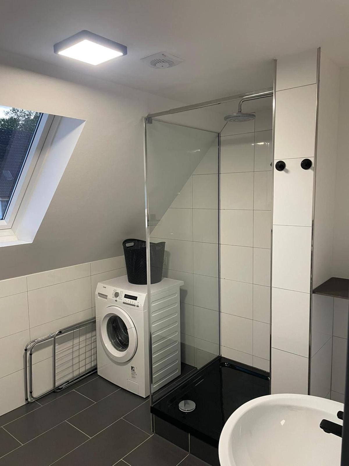 Moderne Ferienwohnung In Gelsenkirchen-Schalke Fuer 1 Bis 7 Personen Mit Terrasse, Ideal Fuer Gruppen & Stadionbesuche ภายนอก รูปภาพ