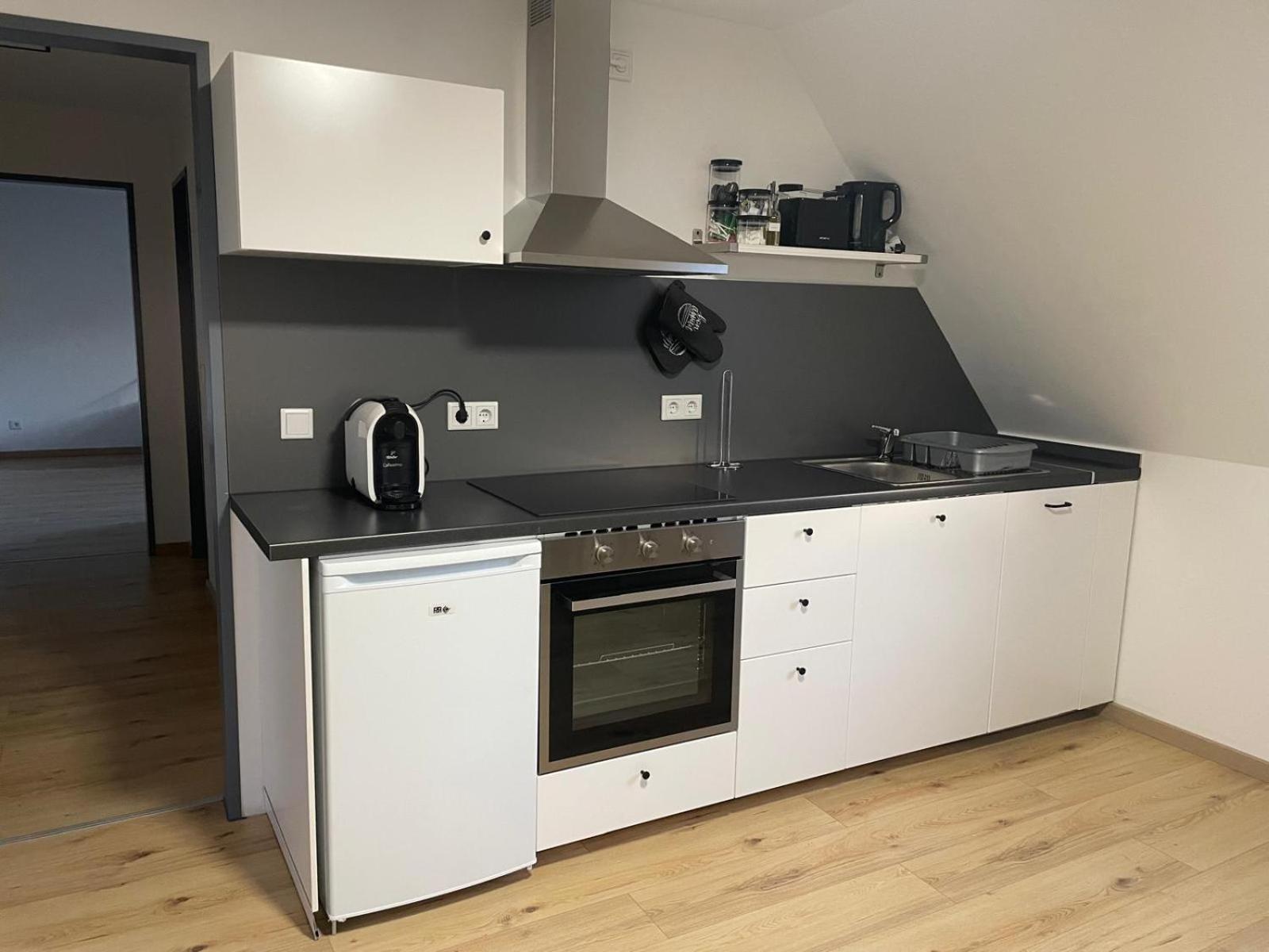 Moderne Ferienwohnung In Gelsenkirchen-Schalke Fuer 1 Bis 7 Personen Mit Terrasse, Ideal Fuer Gruppen & Stadionbesuche ภายนอก รูปภาพ