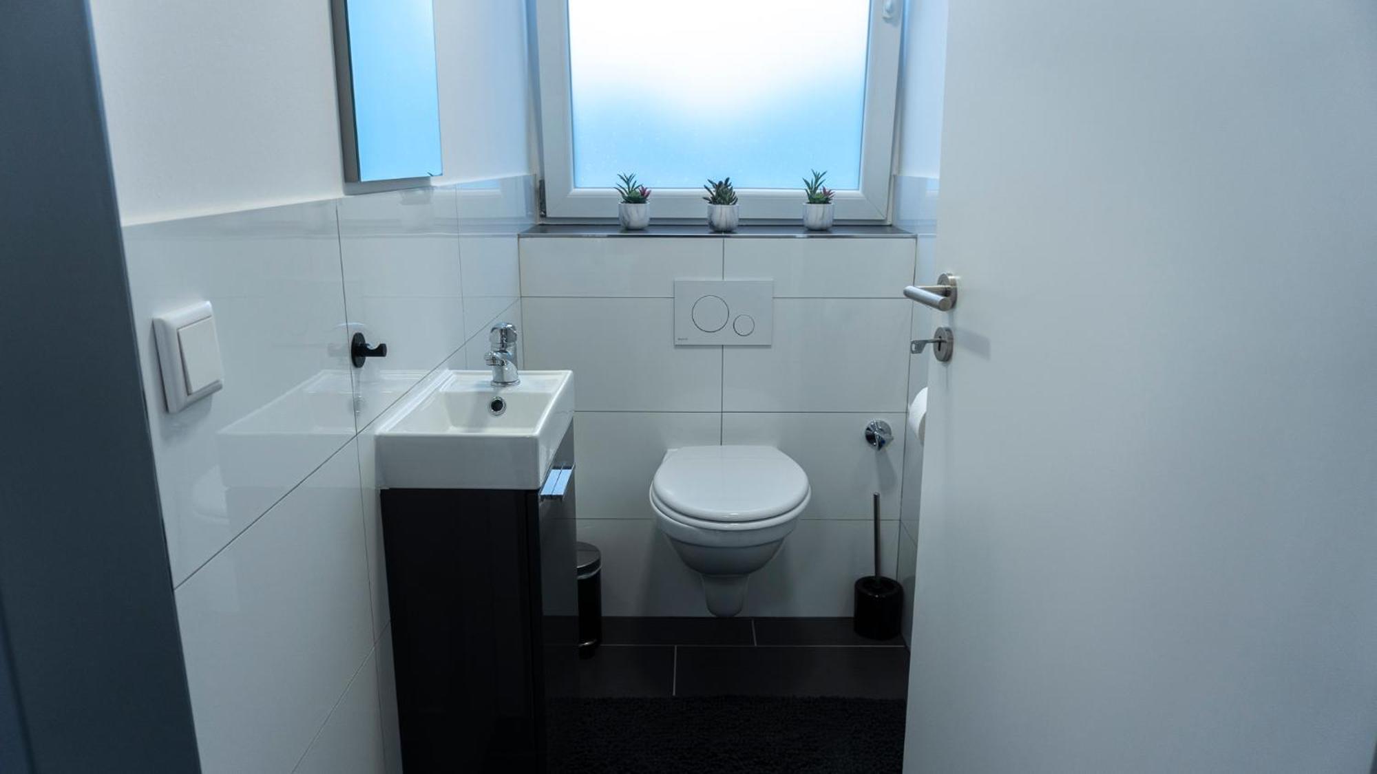 Moderne Ferienwohnung In Gelsenkirchen-Schalke Fuer 1 Bis 7 Personen Mit Terrasse, Ideal Fuer Gruppen & Stadionbesuche ภายนอก รูปภาพ